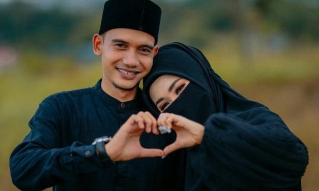 Kunci Rumah Tangga Bahagia: Berilmu Agama