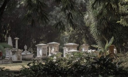 Panggonan Wingit: MAKAM TUA KERAMAT