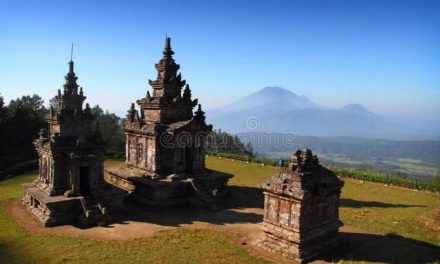 Panggonan Wingit: MENCARI BERKAH DI CANDI GEDONG SONGO