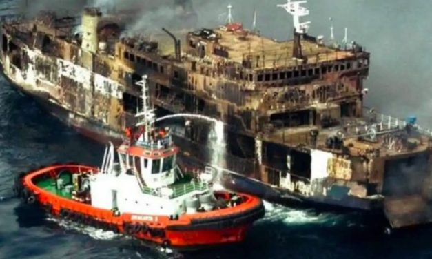 Kisah Kyai Pamungkas: LEVINA TERBAKAR DI LAUT ANGKER
