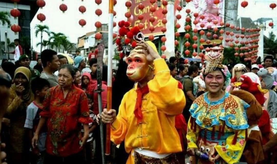 KIRAB GREBEG SUDIRO: RITUAL PERSATUAN ANTAR ETNIS