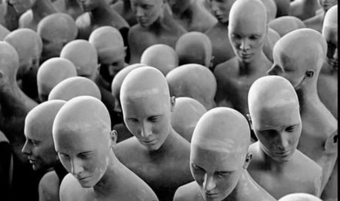 Kisah Mistis: PESUGIHAN BONEKA MANEKIN