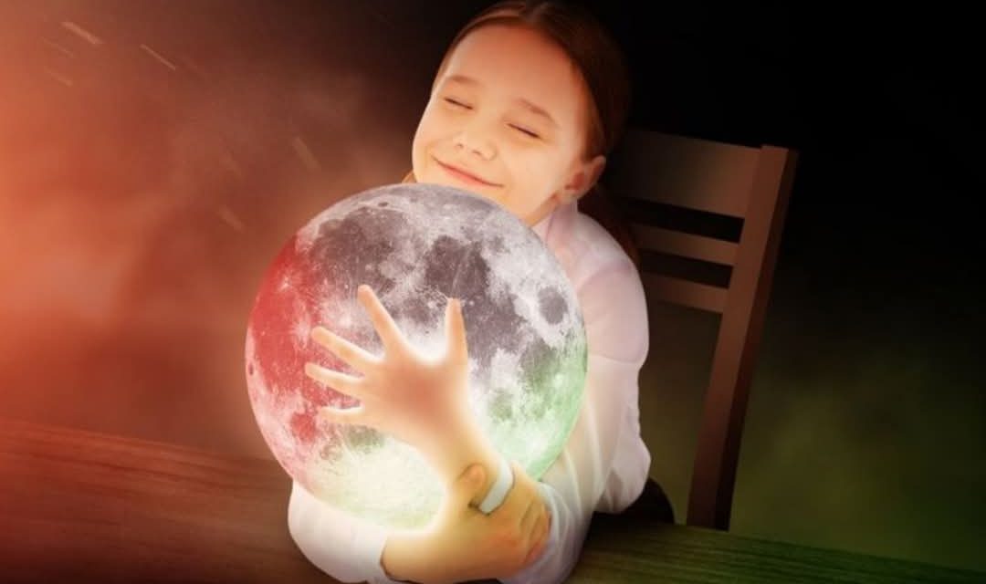 Kisah Mistis: ISYARAT MIMPI MEMELUK BULAN