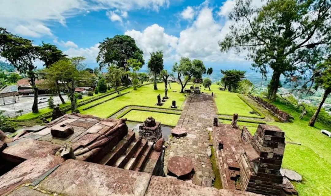 Panggonan Wingit: SITUS CEMARA POGOG GUNUNG LAWU
