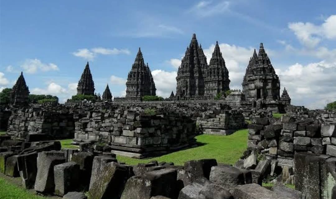 Panggonan Wingit: PRAMBANAN, RORO JONGGRANG & BANDUNG BONDOWOSO