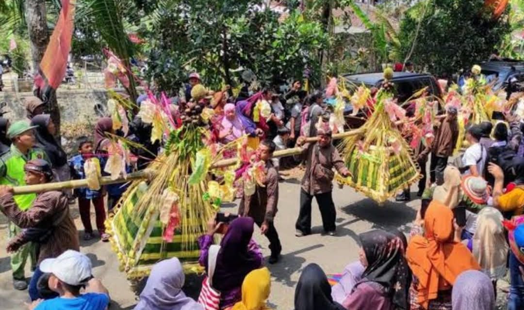 Panggonan Wingit: MISTIS RITUAL JOLENAN, ADAT PURWOREJO