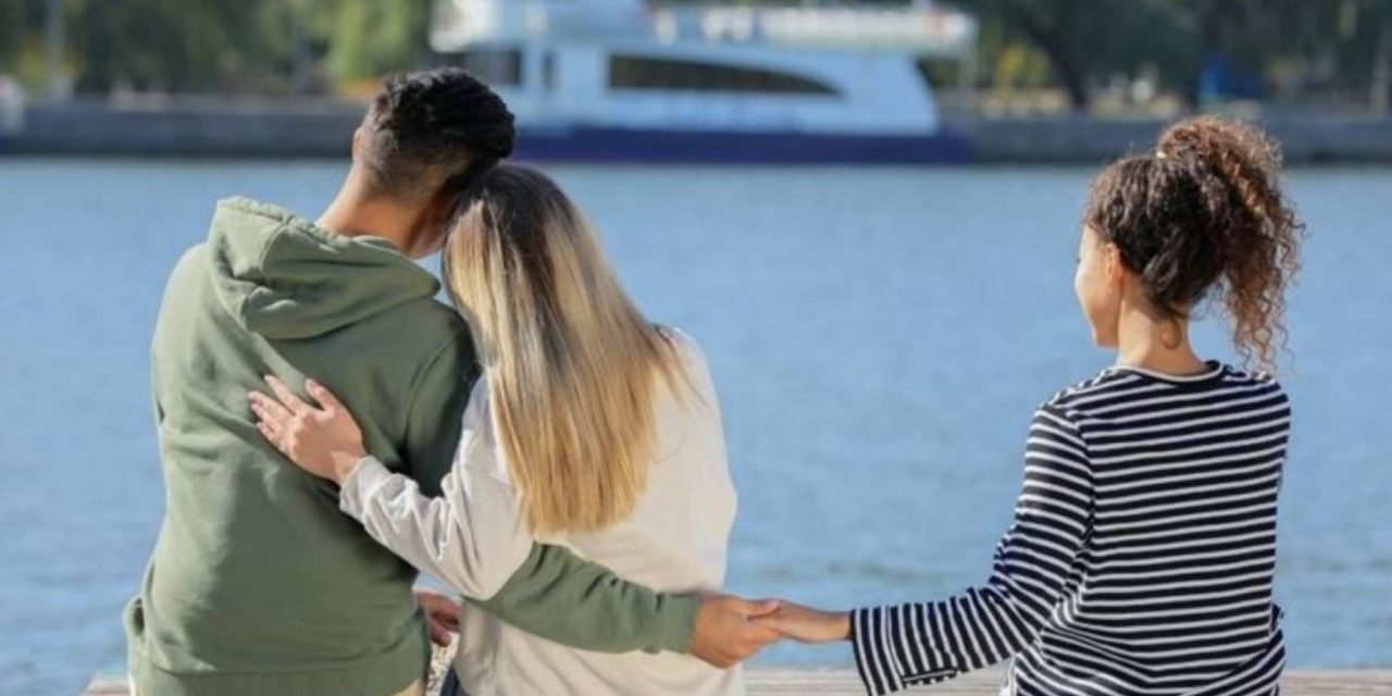 Layanan Kami: PASANGAN PUNYA BANYAK SELINGKUHAN