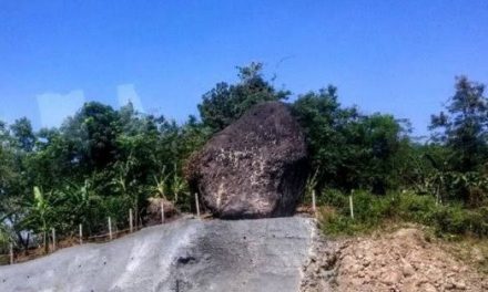 Kisah Mistis: KAYA LEWAT BATU KERAMAT