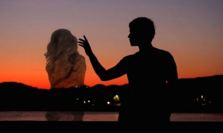 Layanan Kami: SELALU TERBAYANG-BAYANG WAJAHNYA