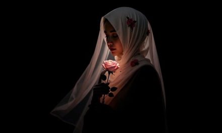 Layanan Kami: DIJERUMUSKAN SAUDARA KANDUNG