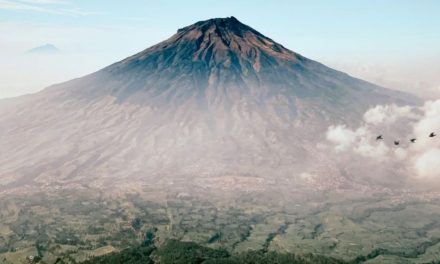 Panggonan Wingit: NYARIS JADI TUMBAL GUNUNG TAMPOMAS