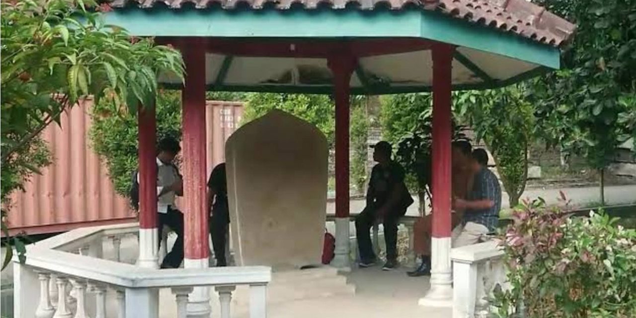 Panggonan Wingit: MISTIS DESA LAWADAN