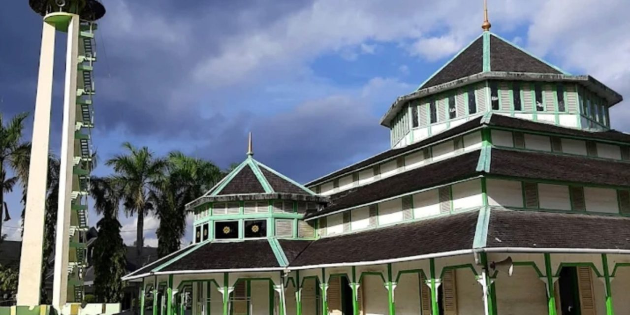 Panggonan Wingit: MASJID JAMI’ HASANUDDIN TENGGARONG