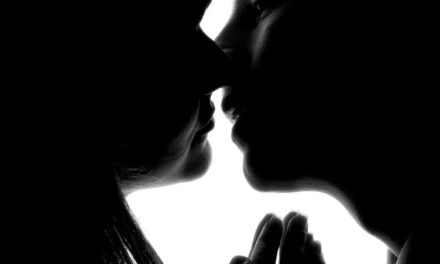 BERCUMBU SALING MENGULUM LIDAH – Konsultasi Kesehatan Seksual