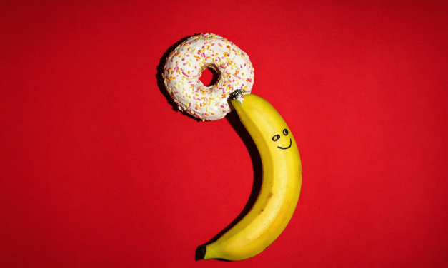 SALING MEMEGANG KEMALUAN SAAT BERJIMA’ – Konsultasi Kesehatan Seksual