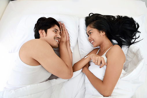 SALING MELIHAT KEMALUAN, BOLEHKAH? – Konsultasi Kesehatan Seksual